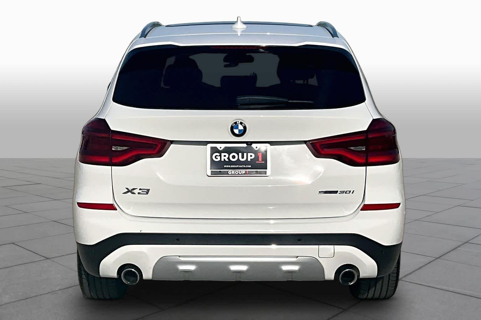 Used 2019 Alpine White BMW sDrive30i image 4