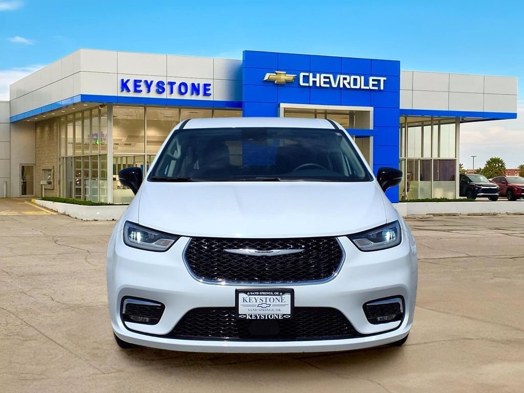 Used 2024 Chrysler Pacifica PHEV Select with VIN 2C4RC1S79RR103869 for sale in Sand Springs, OK