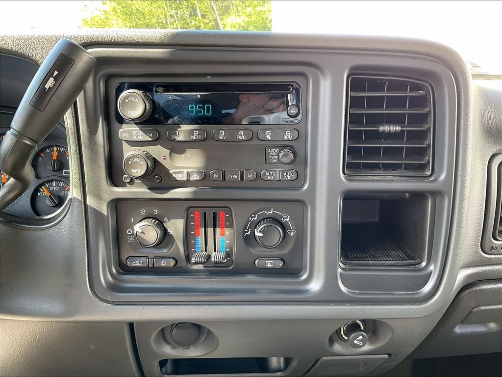 Used 2005 Silver Birch Metallic GMC SLE image 24