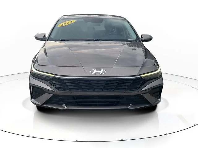 Used 2024  Hyundai SEL image 2
