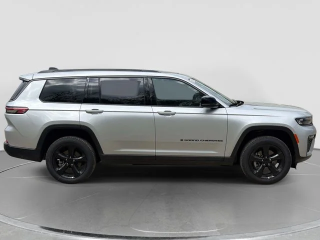 New 2026 Silver Zynith Exterior Paint Jeep Limited image 2