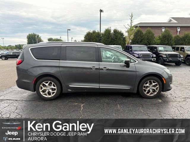 Used 2018 Gray Chrysler Touring L image 1