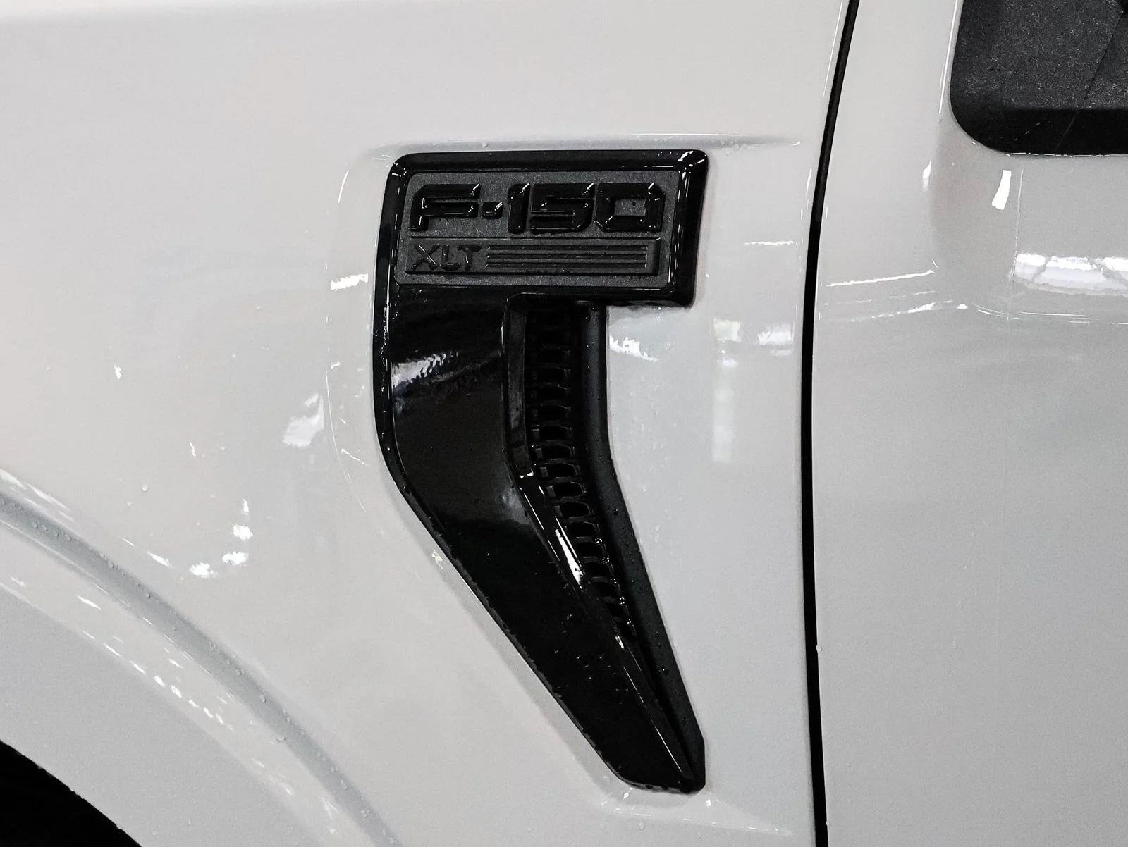 New 2026 Oxford White Ford XLT image 19