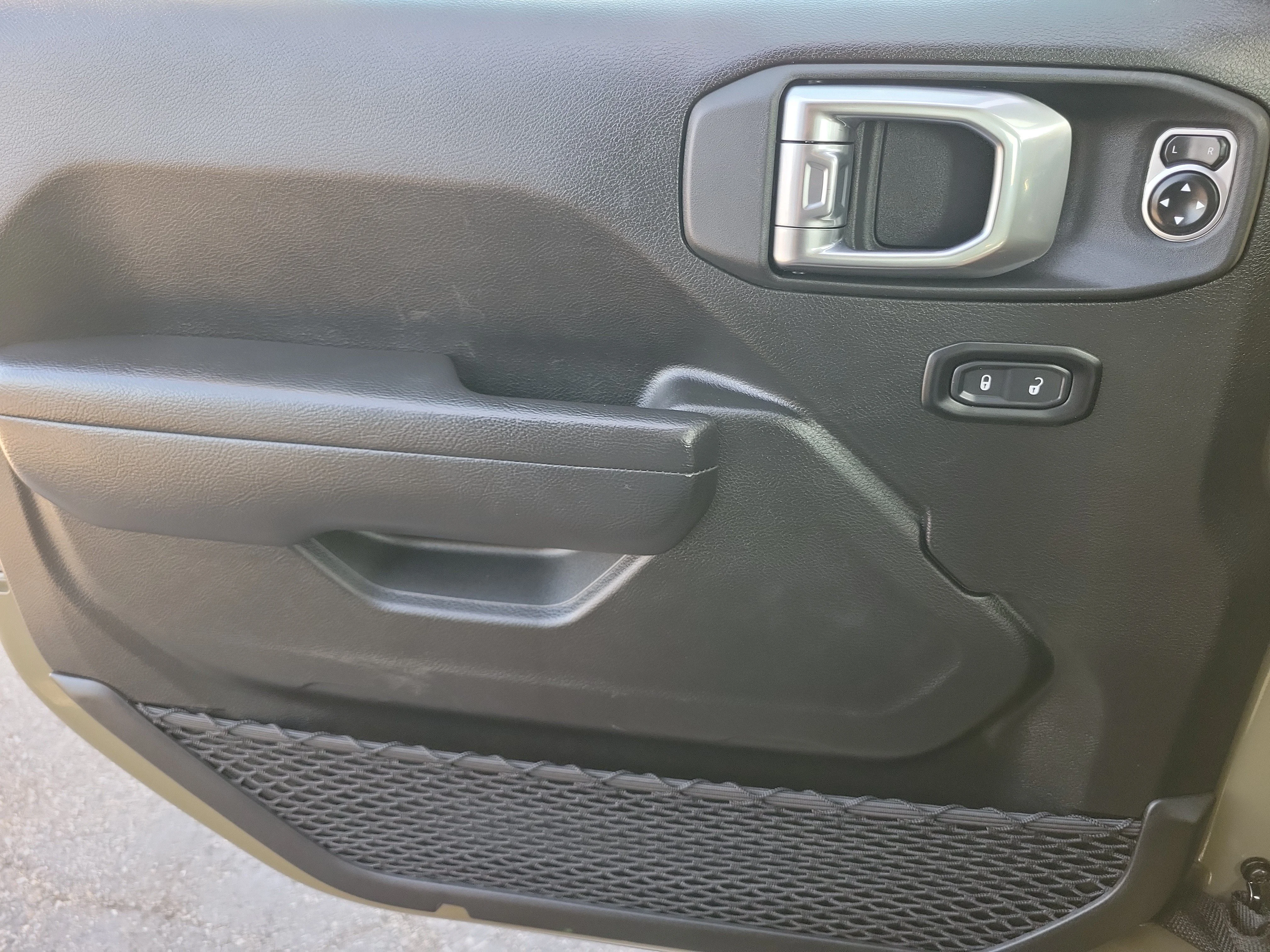 Used 2025 Green Jeep Sport S image 26