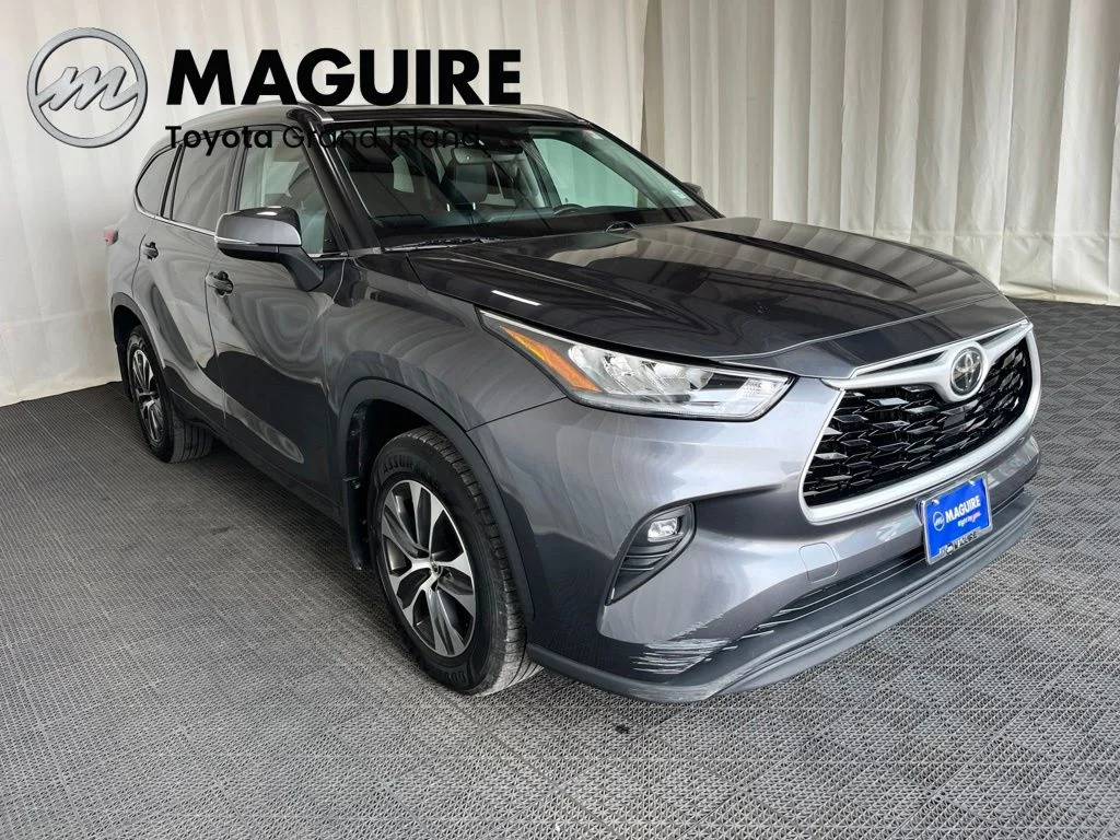 Used 2020 Gray Toyota XLE image 33
