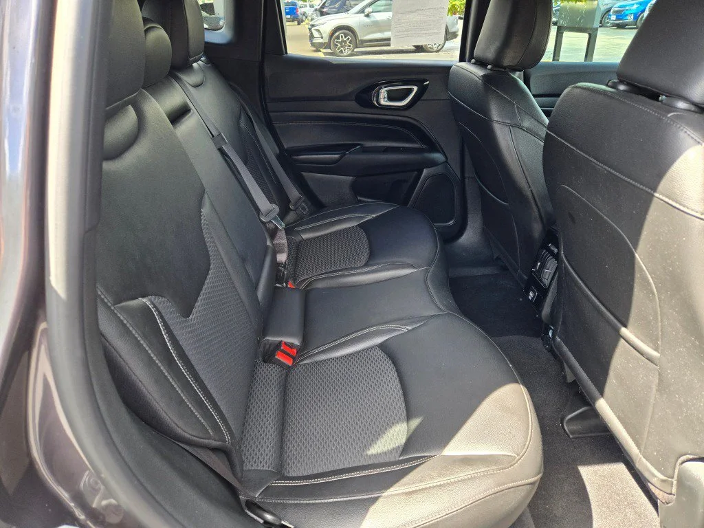 Used 2024 Gray Jeep Latitude 4x4 image 11