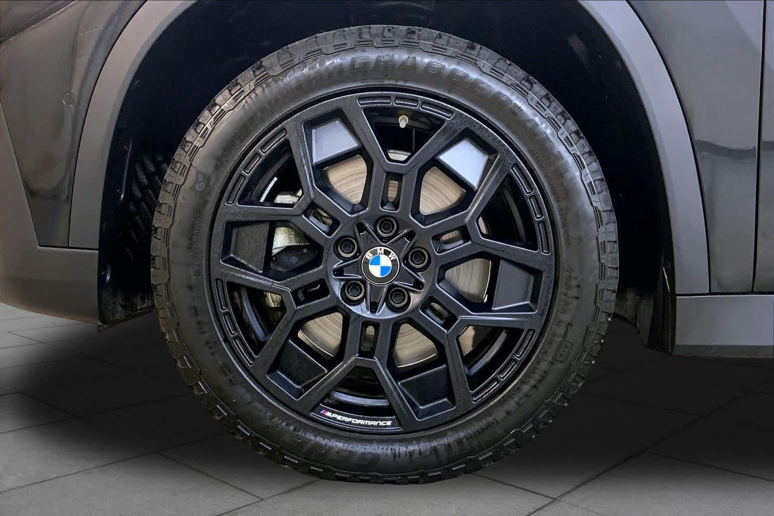 Used 2023 Black Sapphire Metallic BMW xDrive28i image 10