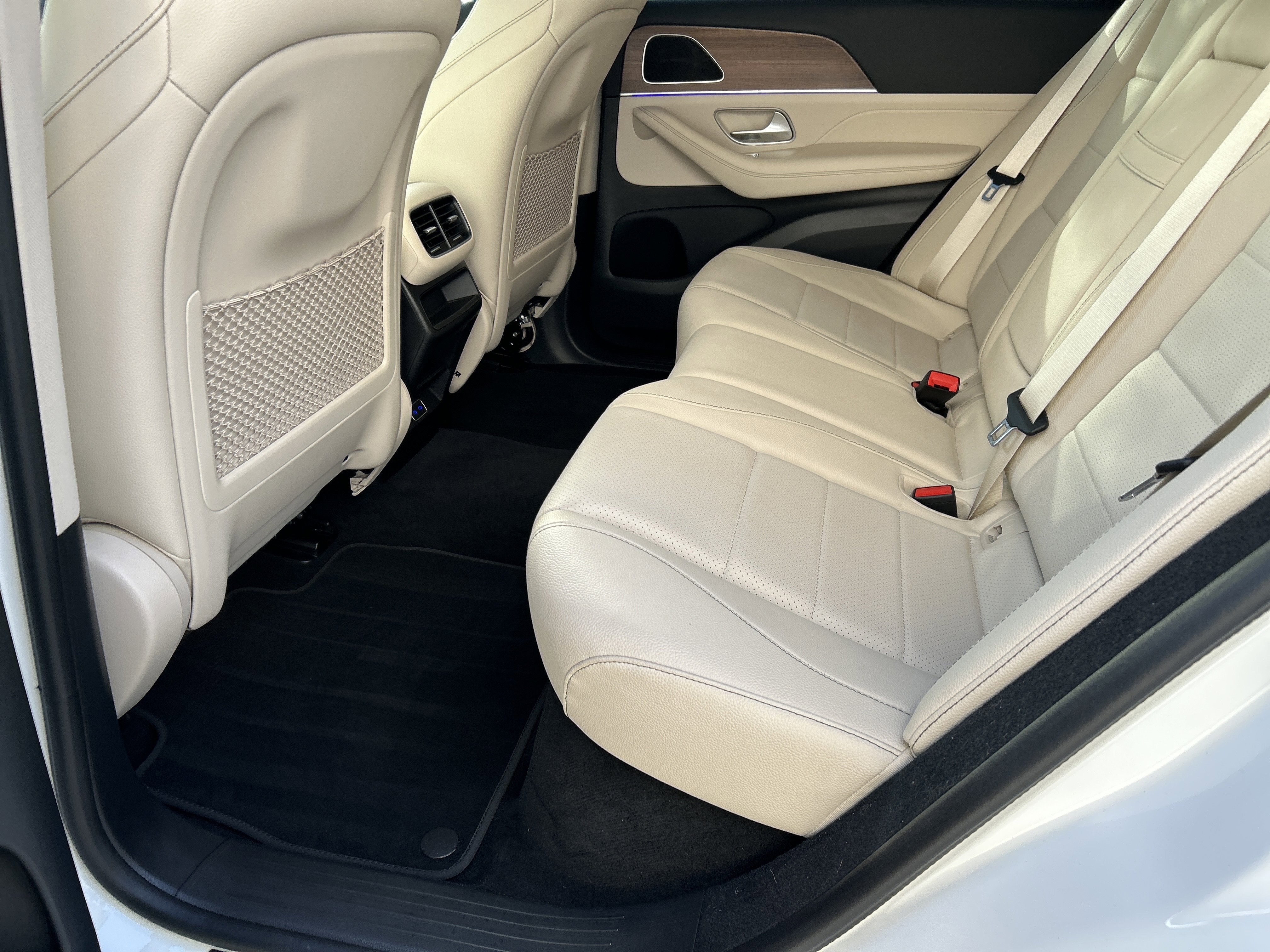 Certified Used 2025 Polar White Mercedes-Benz GLE 450e 4MATIC® SUV image 26