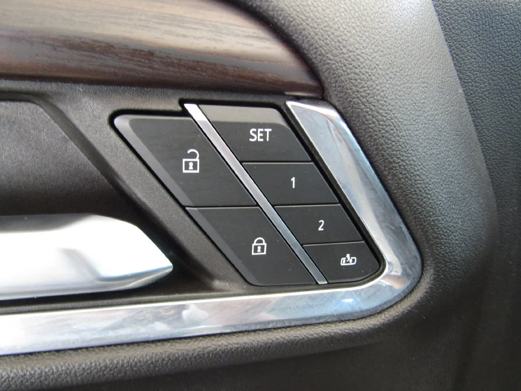 Used 2024 White GMC SLT image 6