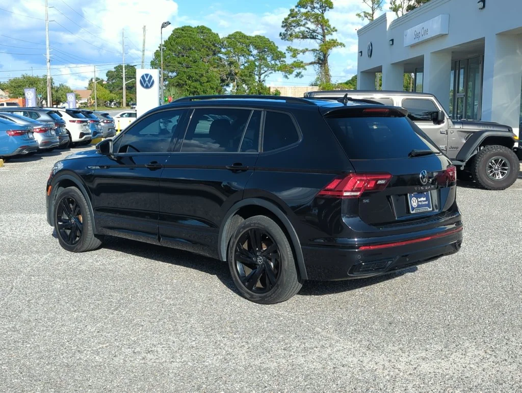 Used 2023 Black Volkswagen 2.0T SE R-Line Black image 5