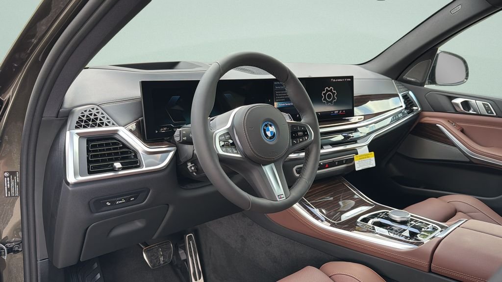 Certified Used 2026 Manhattan Green Metallic BMW xDrive50e image 9