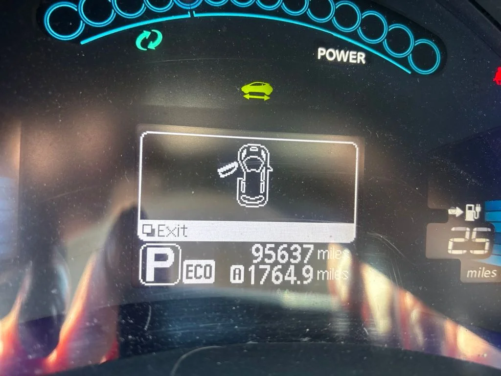 Used 2013 Gray Nissan SL image 4