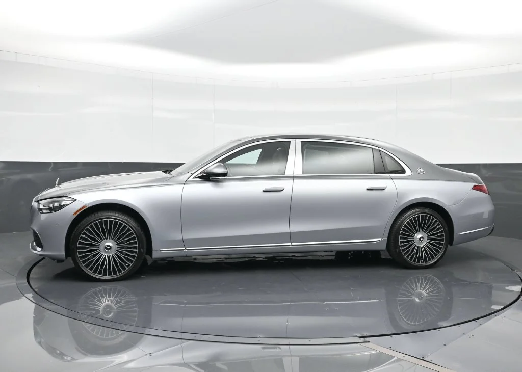 Used 2024 Silver Mercedes-Benz Maybach S 580 image 5
