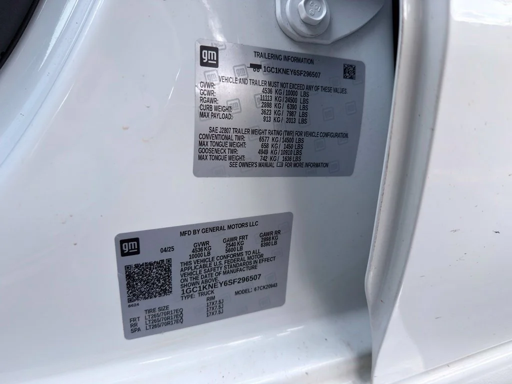 Used 2025 White Chevrolet LT image 40