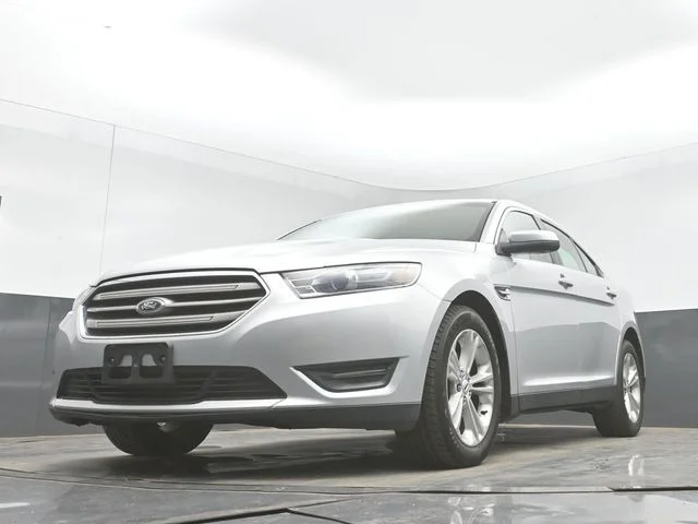Used 2013 Ingot Silver Ford SEL image 28