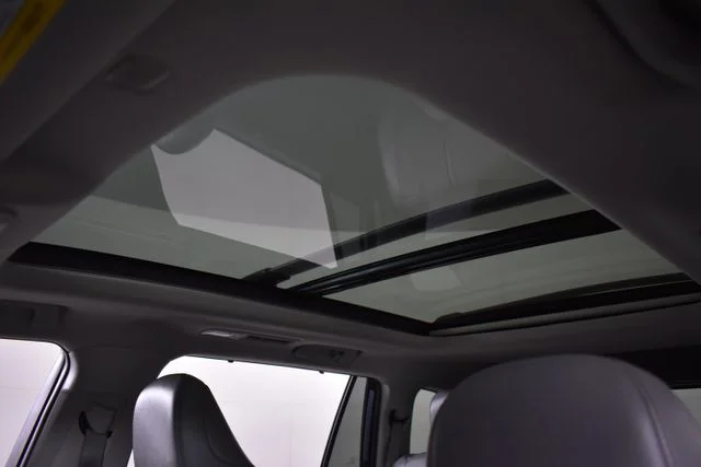 Used 2021  Toyota Platinum image 16