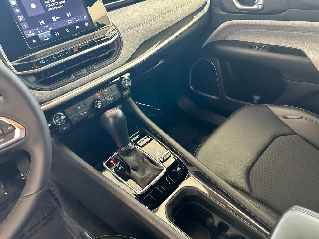 Used 2025 Blue Jeep Latitude image 49