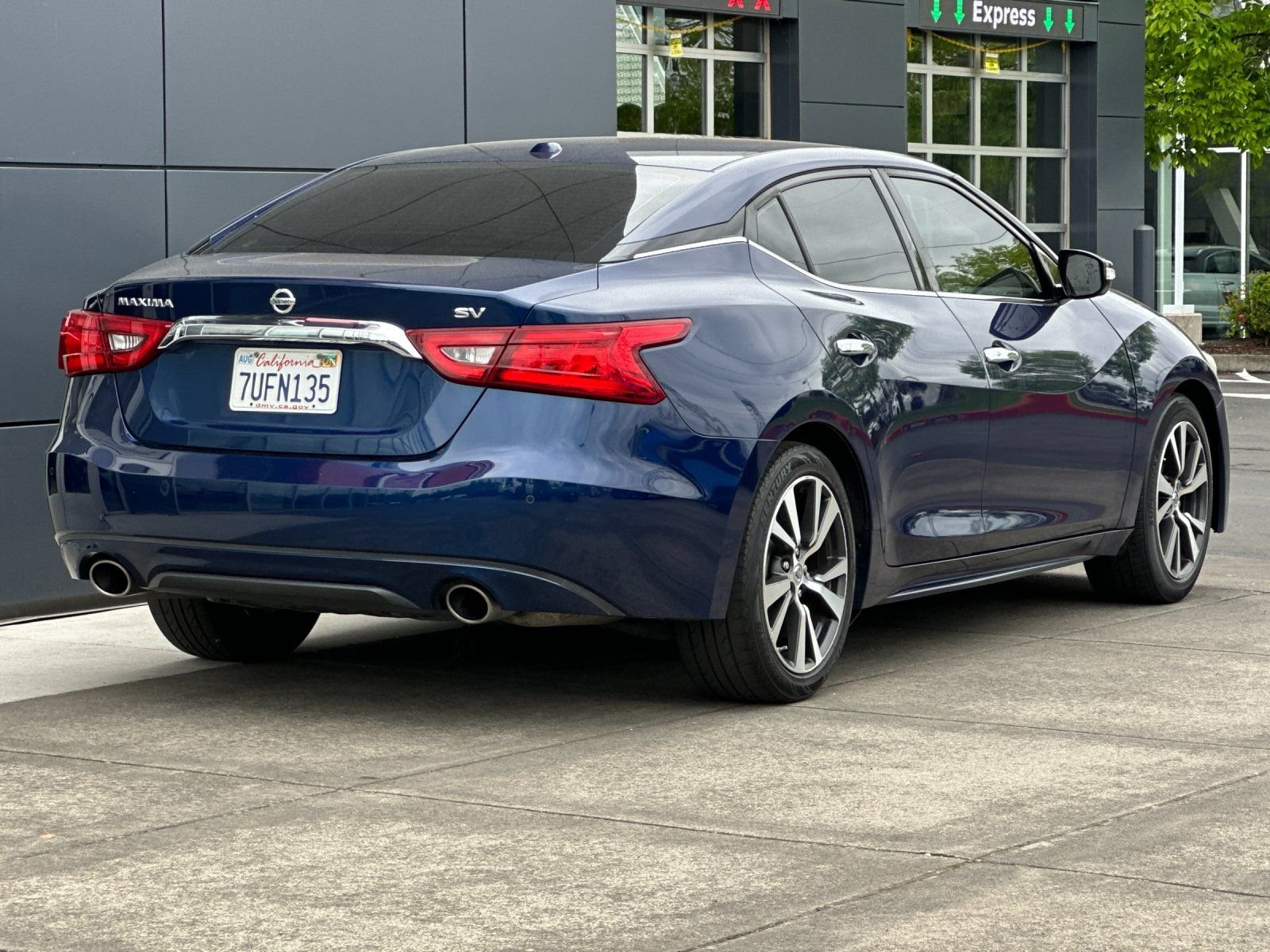 Used 2017 Deep Blue Pearl Nissan 3.5 SV image 3