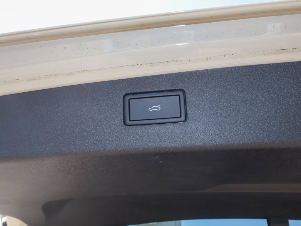 Certified Used 2025 Beige Volkswagen 2.0T SE R-Line Black image 11