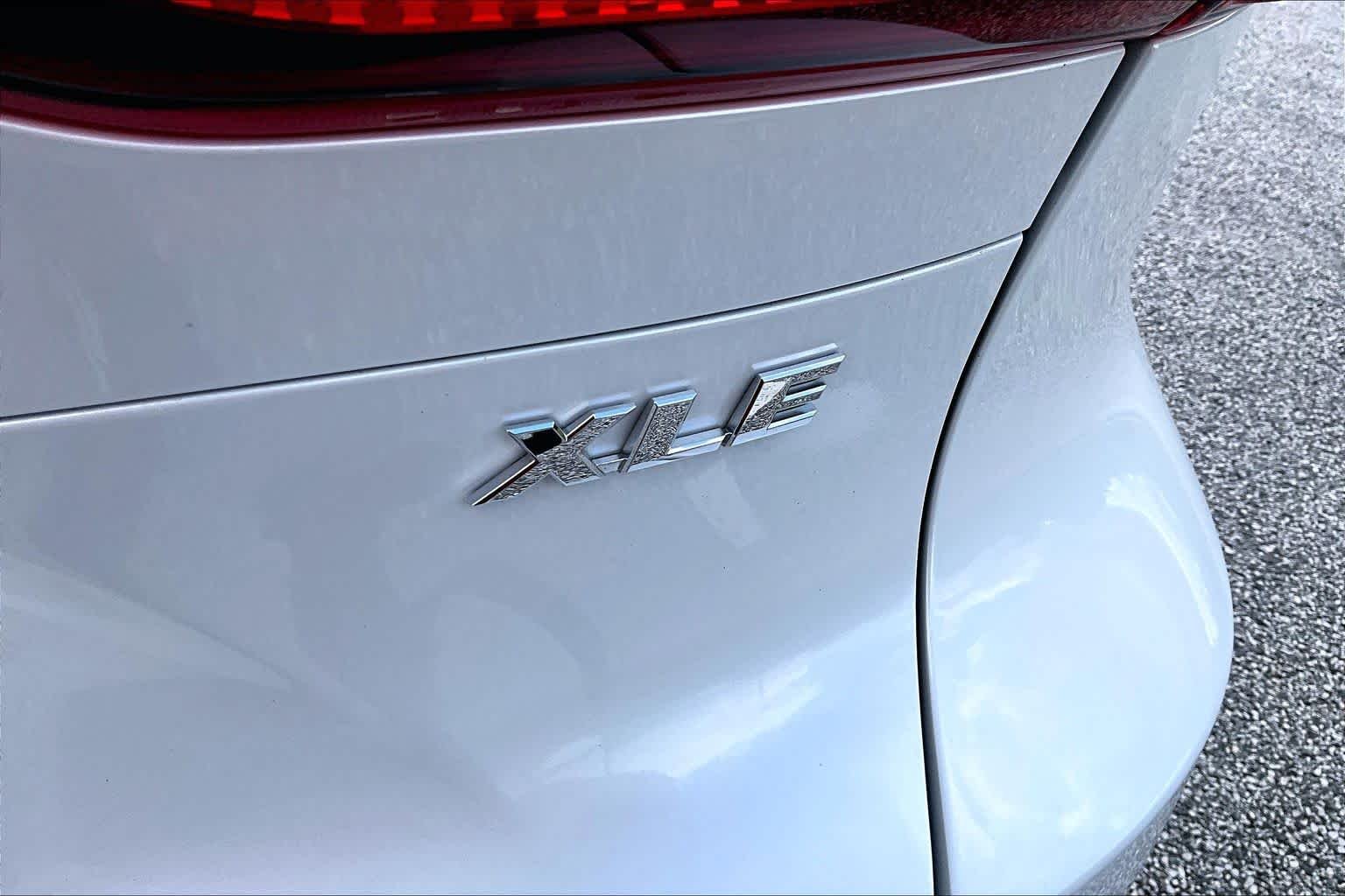 Used 2023 Wind Chill Pearl Toyota XLE image 10