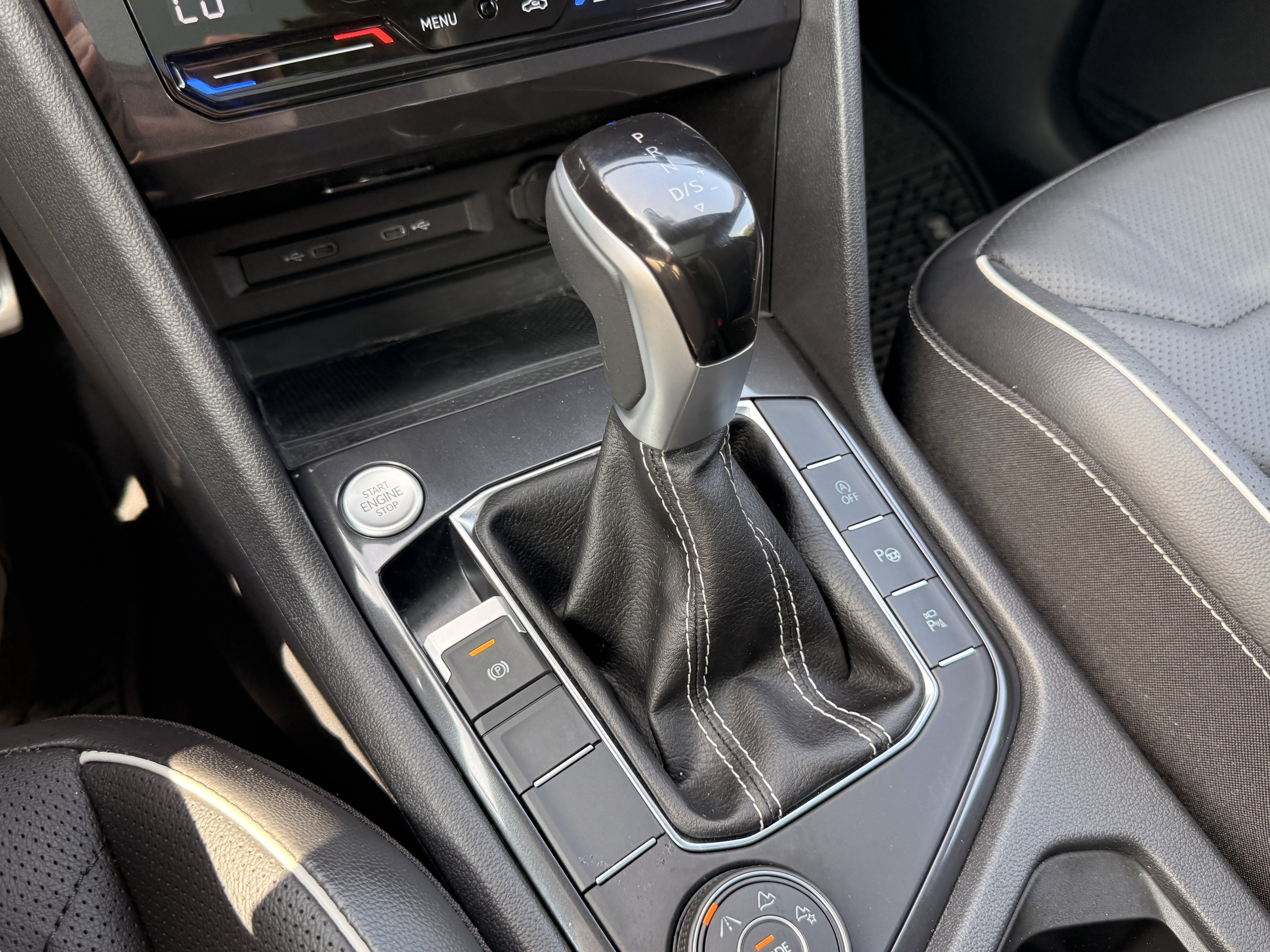 Used 2024 Blue Volkswagen SEL R-Line image 6