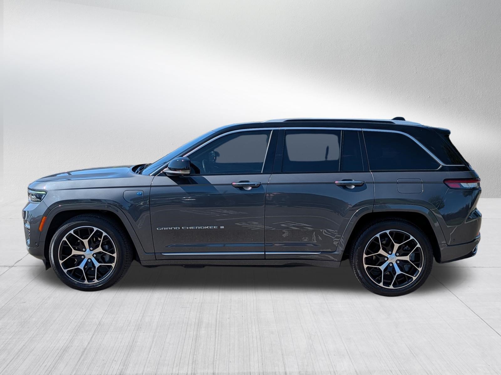 Used 2023 Baltic Gray Metallic Clearcoat Jeep Summit Reserve image 4