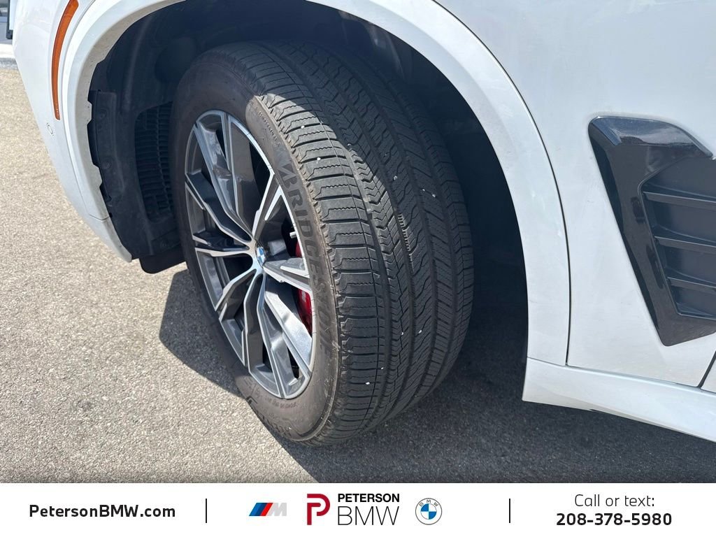 Used 2024 Alpine White BMW M60i image 39