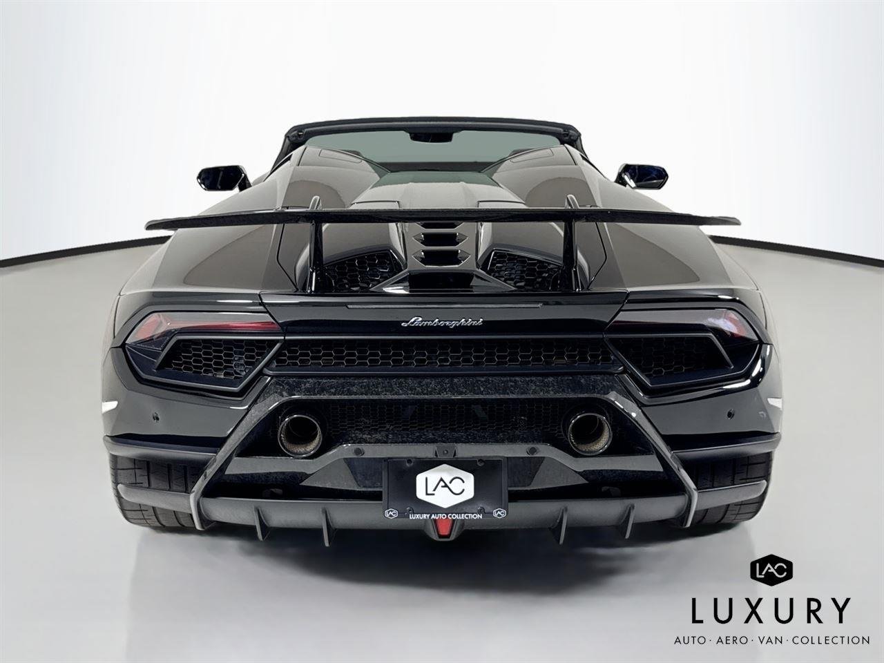 Used 2018 Nero Noctis Lamborghini Performante Spyder | Carbon Buckets | Branding Pkg image 7