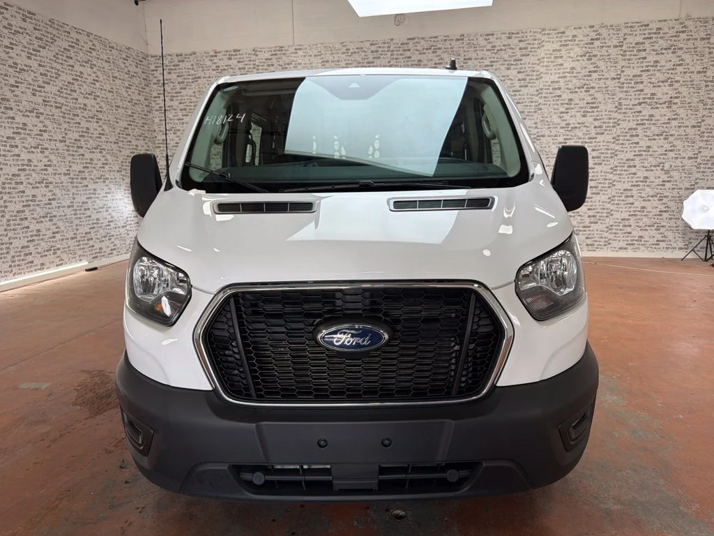 Used 2025 Oxford White Ford Base image 2
