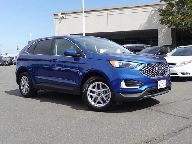 Used 2024 Blue Ford SEL image 5