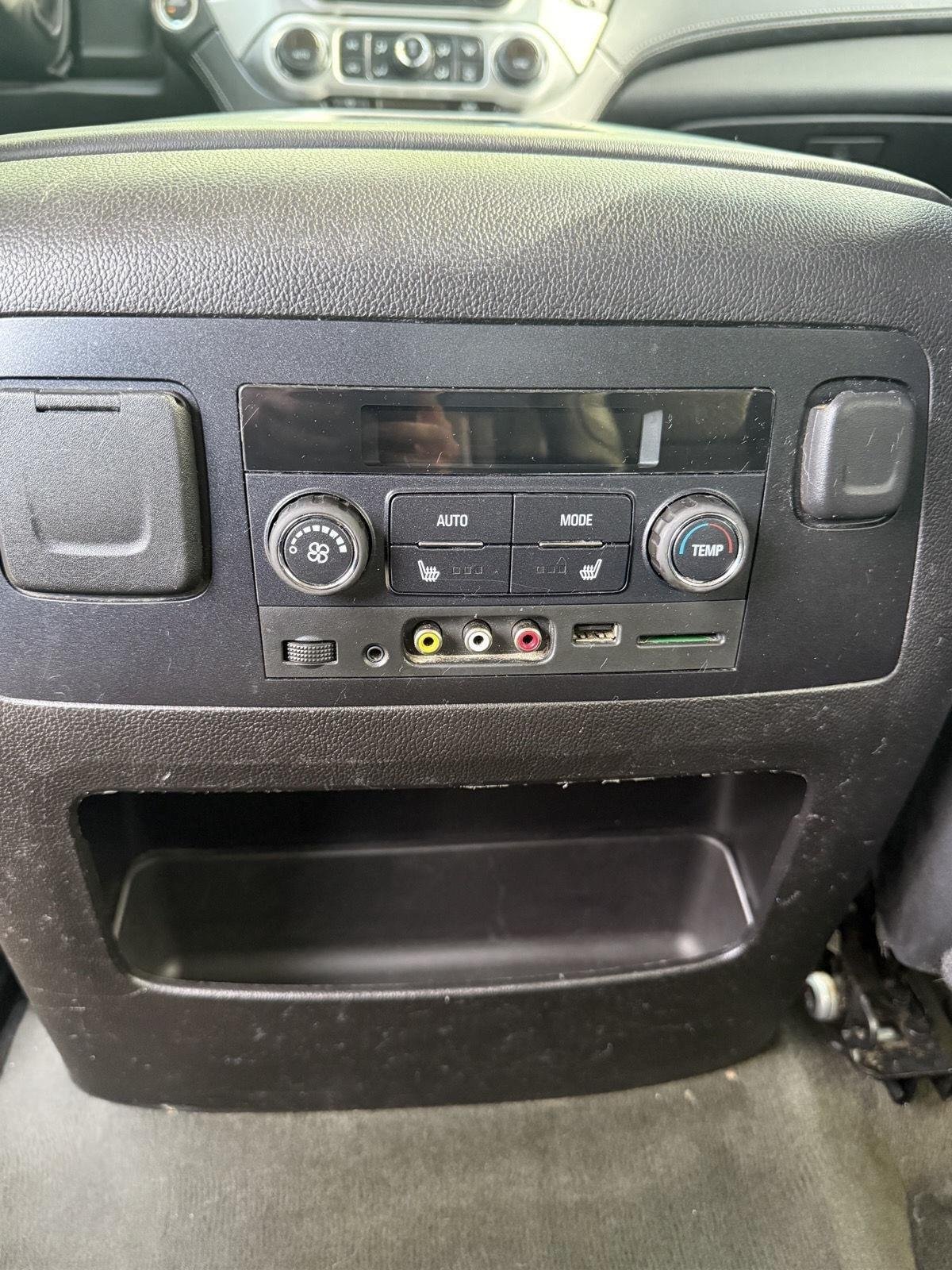 Used 2015 Iridium Metallic GMC SLT image 19