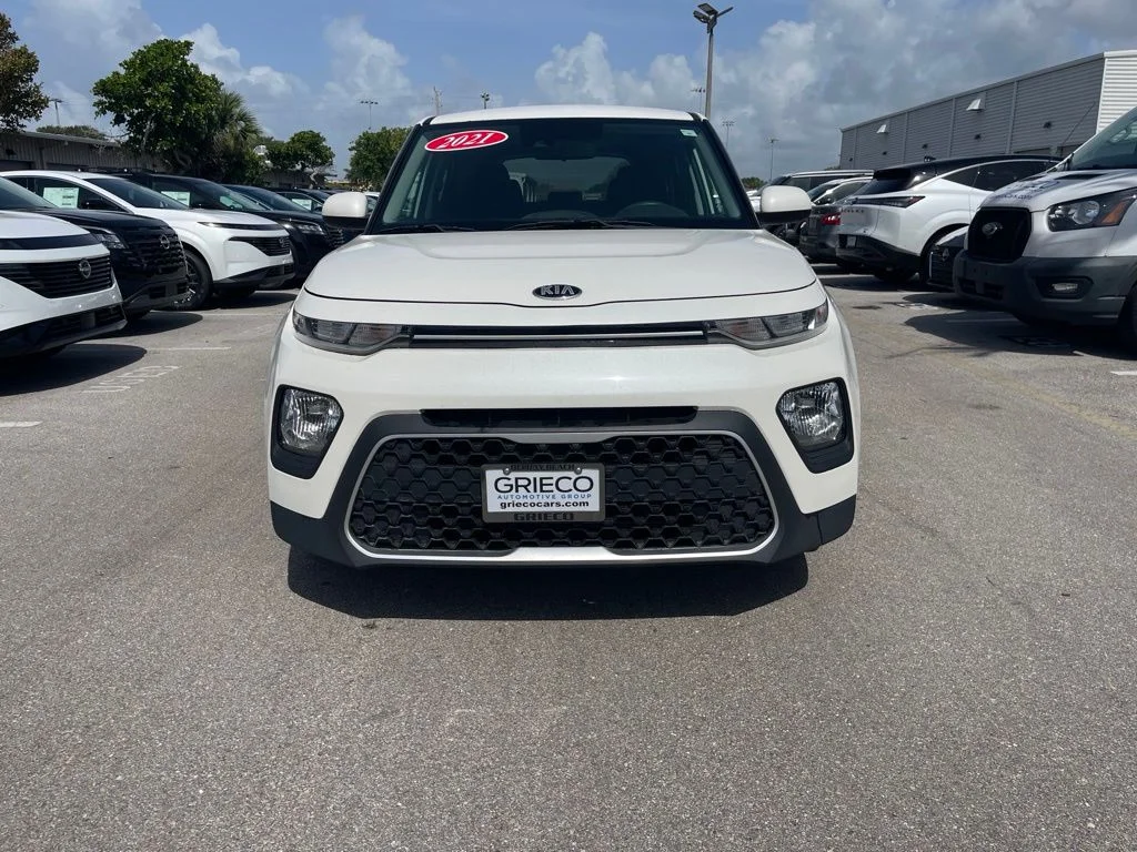 Used 2021 White Kia S image 3