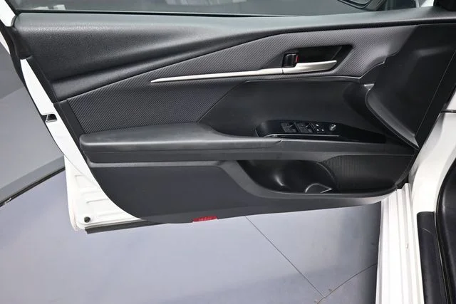 Used 2025  Toyota SE image 9