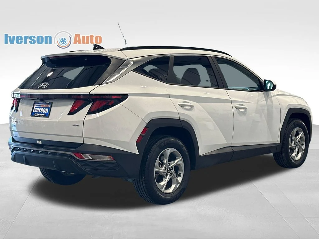 Used 2024 White Hyundai SEL image 12