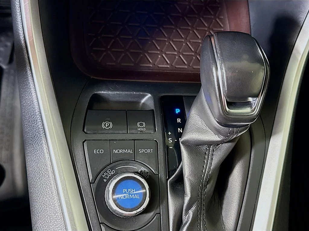 Used 2019 Midnight Black Metallic Toyota Limited image 18