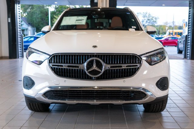 New 2027 Polar White Mercedes-Benz GLC 300 image 2