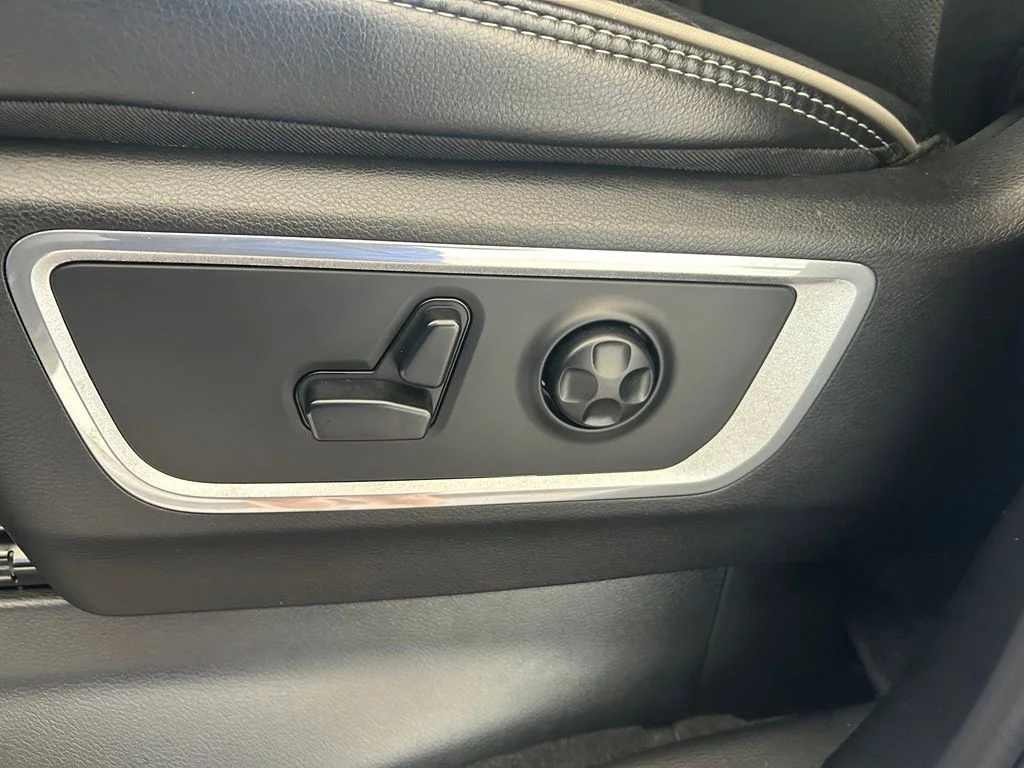 Used 2020 Blue Ram Laramie image 44