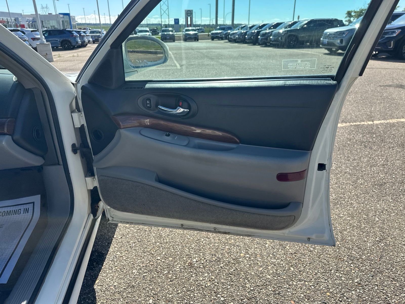 Used 2005 White Buick Custom image 34