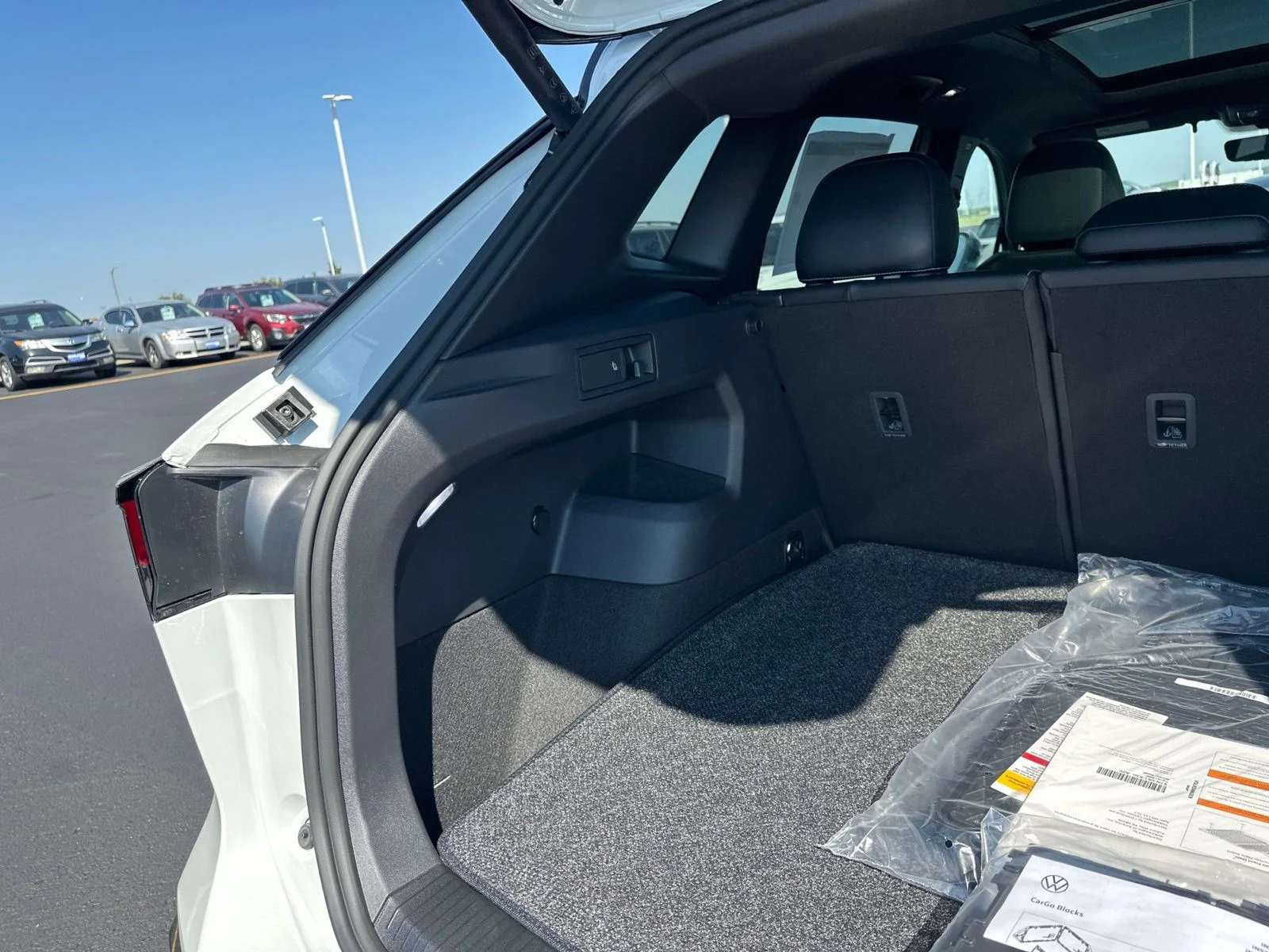 New 2026 White/off-white Volkswagen 2.0T SE R-Line Black image 28
