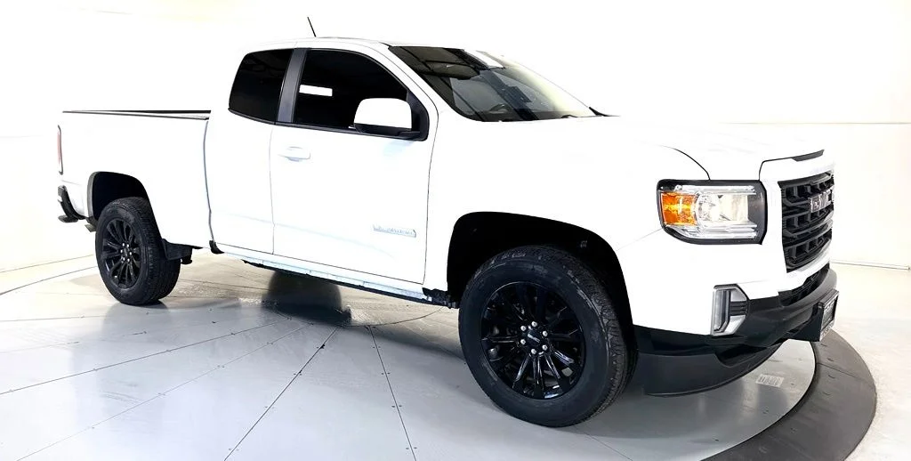 Used 2022 White GMC Elevation image 1