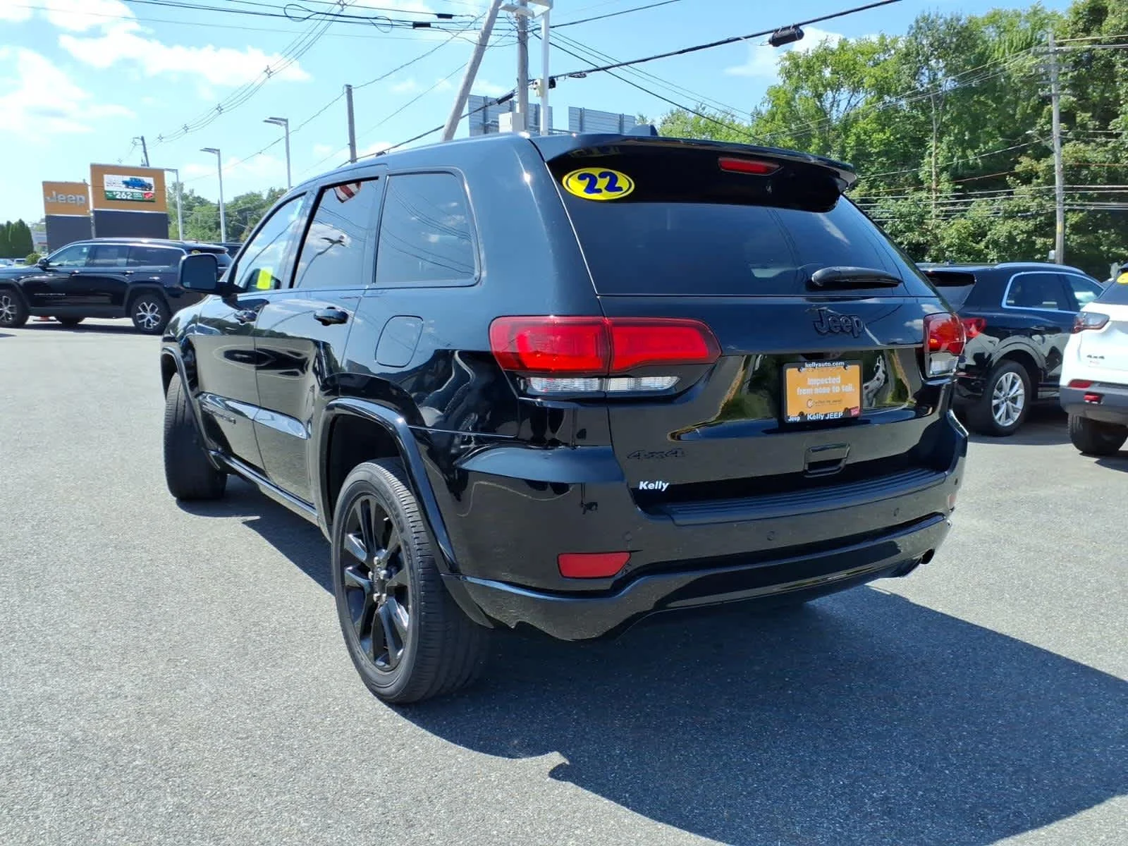 Certified Used 2022 Diamond Black Crystal P/C Jeep Laredo X image 11