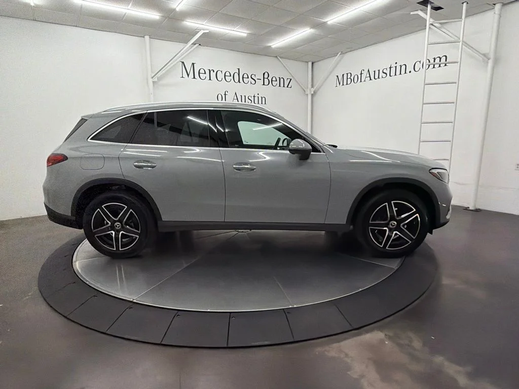 New 2027 White Mercedes-Benz GLC 300 image 8