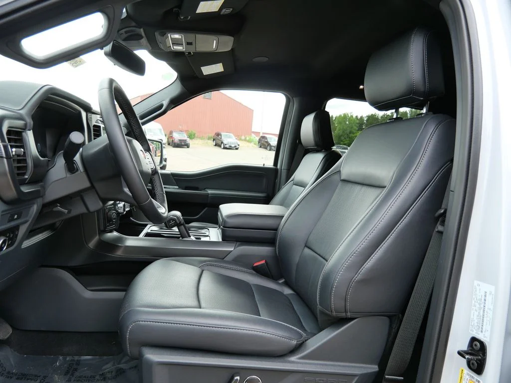 Used 2025 White Ford Lariat image 9