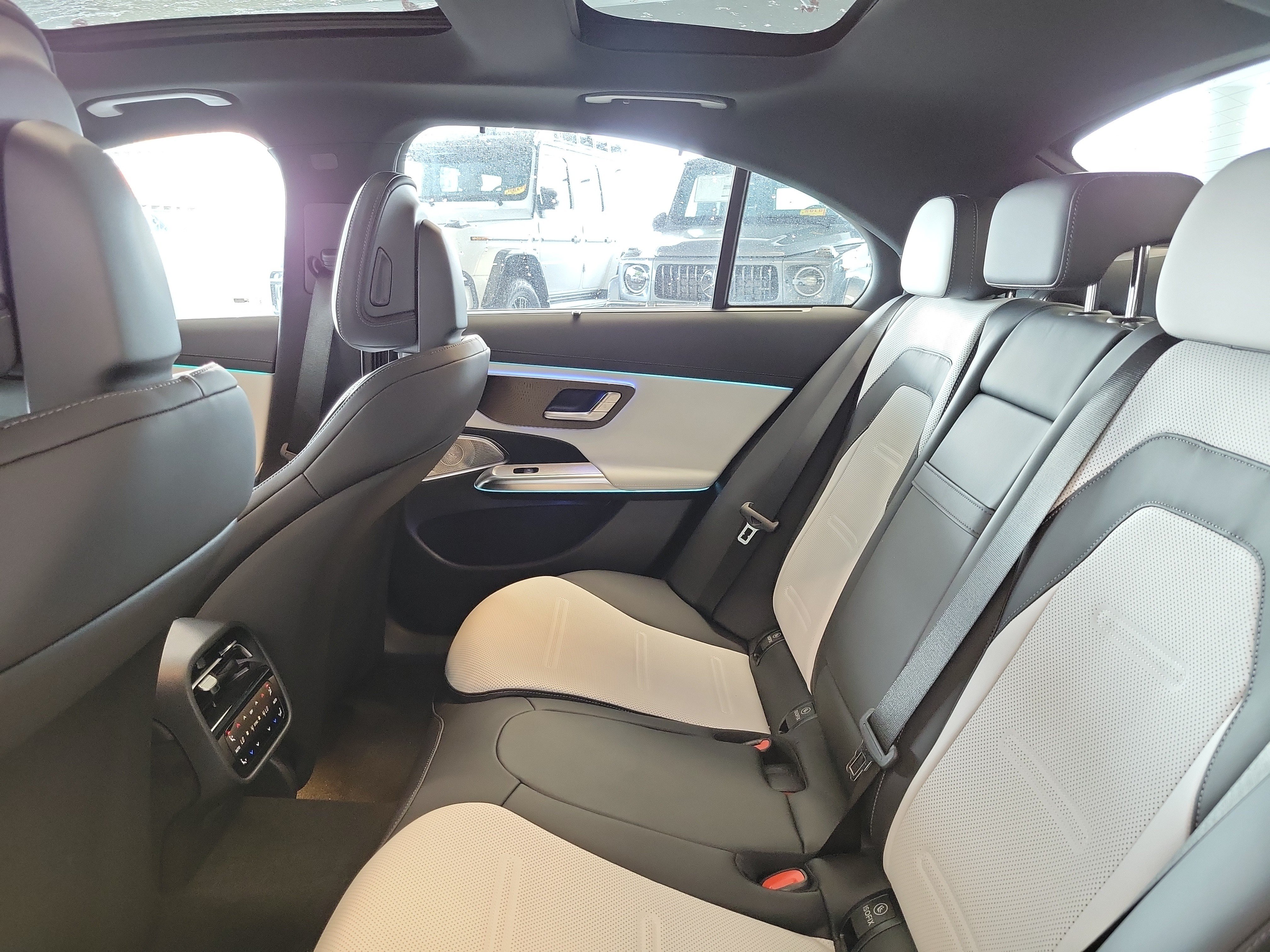 New 2027 MANUFAKTUR Moonlight White Magno Mercedes-Benz AMG® E 53 E 4MATIC+ Sedan image 38