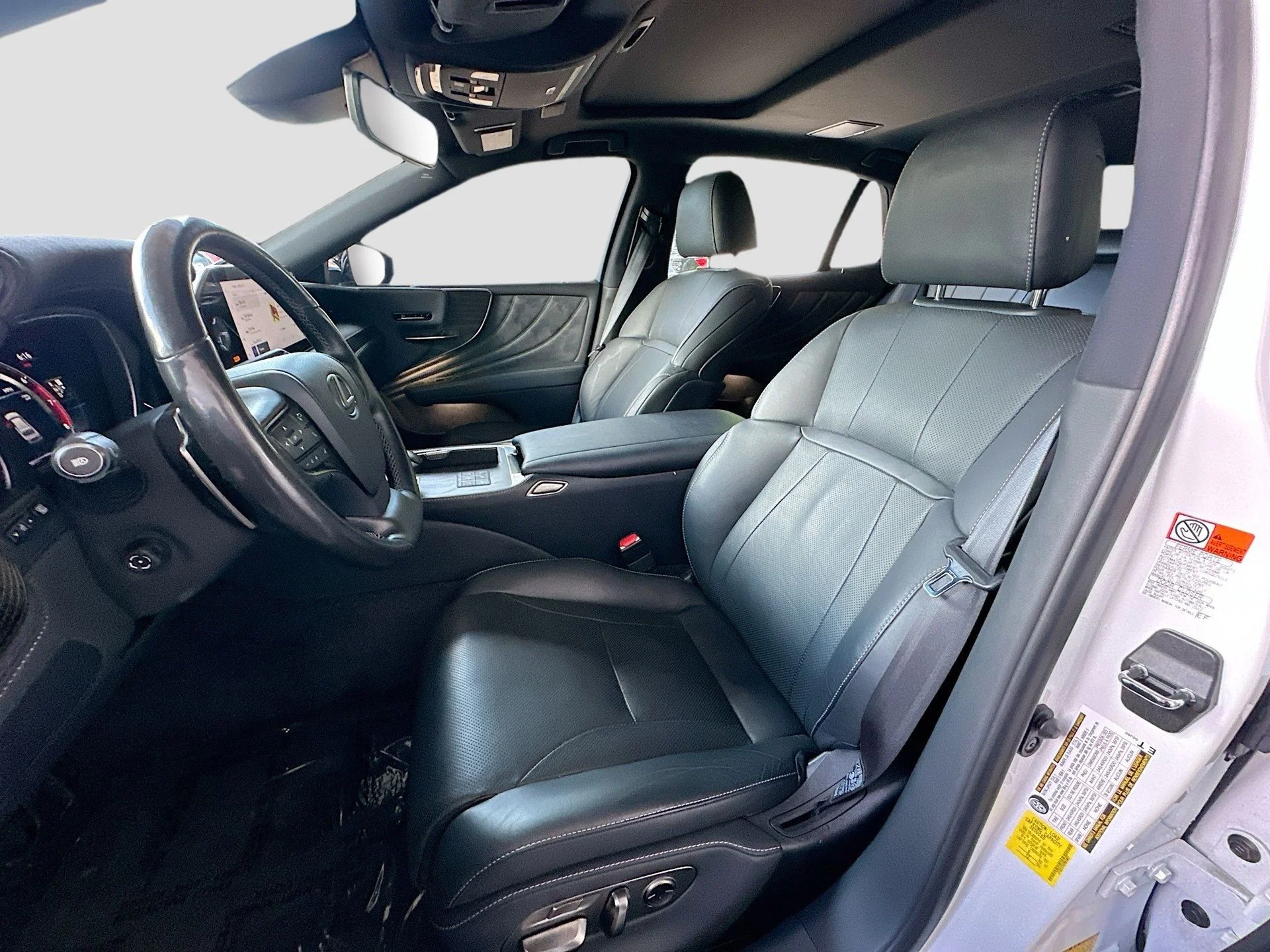 Used 2023 White Lexus 500 Base image 19