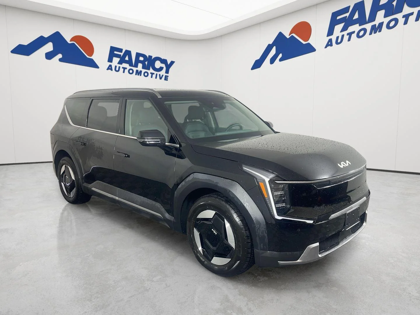 Used 2024 Aurora Black Pearl Kia Wind image 5