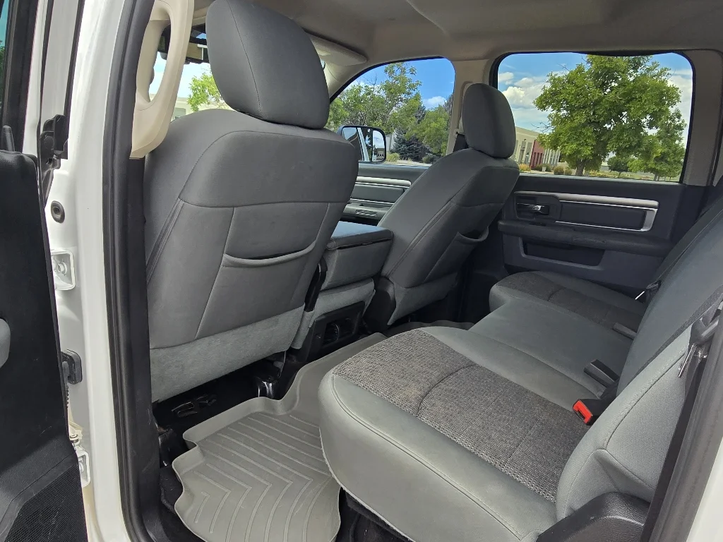 Used 2015 Bright White Clearcoat Ram Big Horn image 17