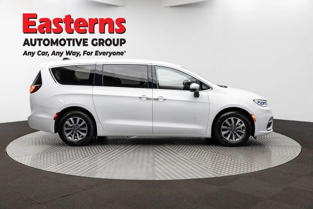 Used 2023 White Chrysler Touring L image 4