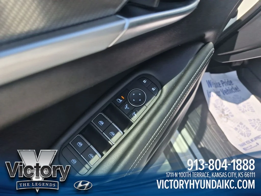 Used 2022 White INFINITI LUXE image 11