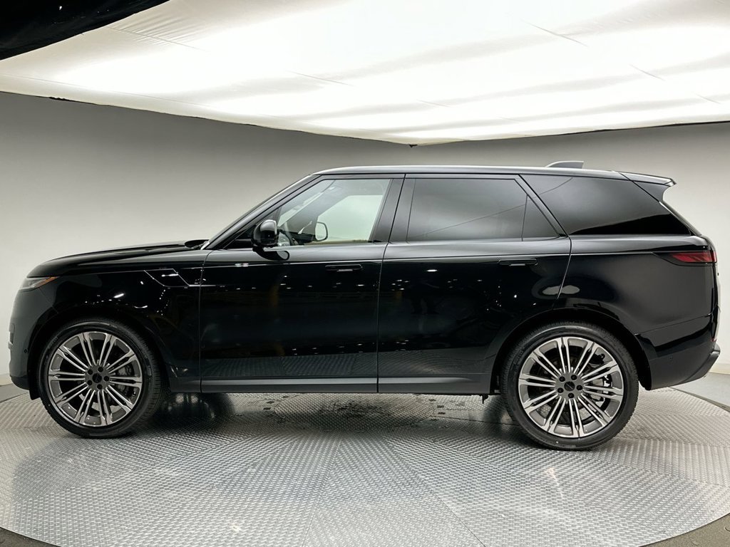 New 2027 Santorini Black Land Rover SE image 2